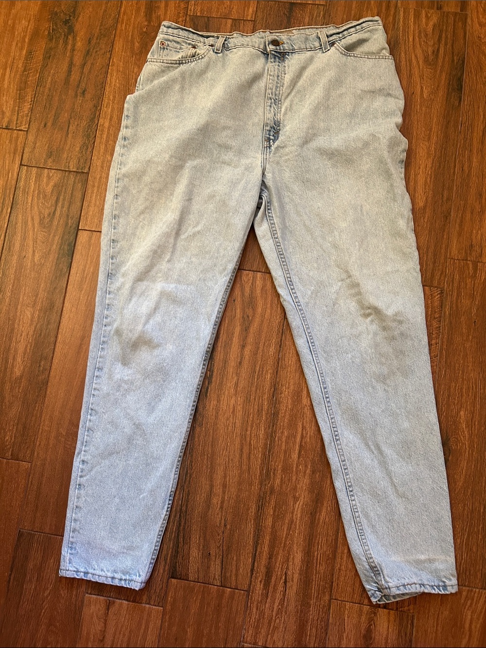 Light Wash Levi’s Jeans 522 Tapered Fit